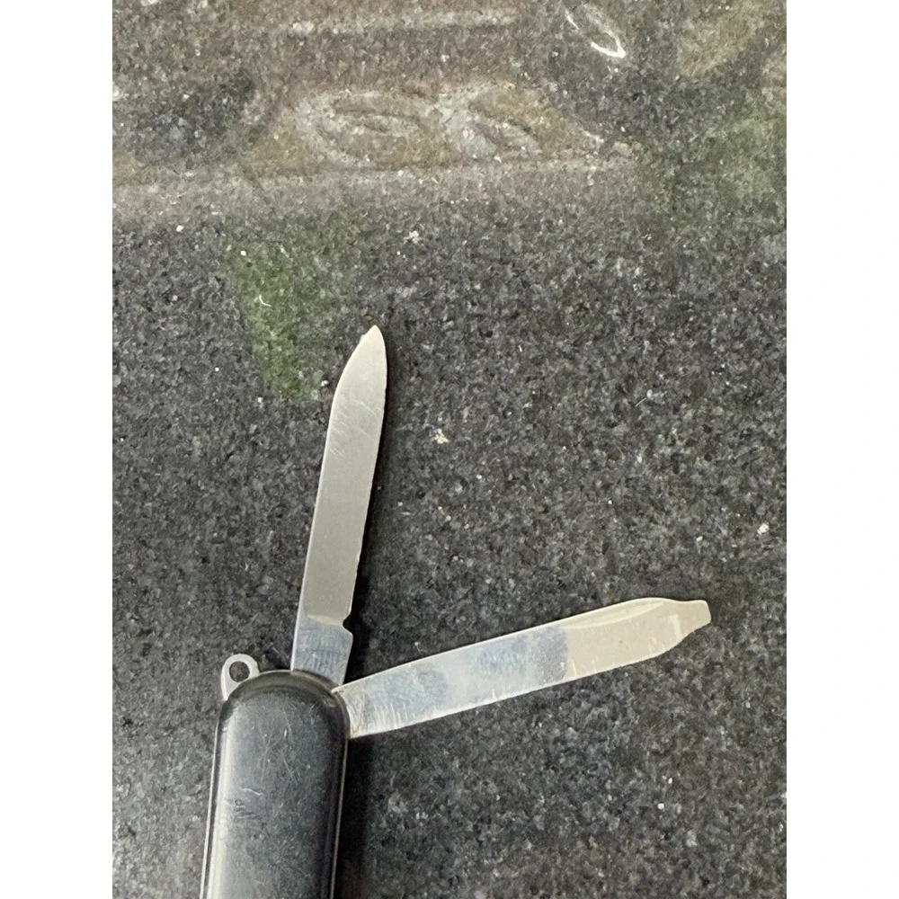 Victorinox Swiss Army 58mm Classic SD Black Pocket Knife